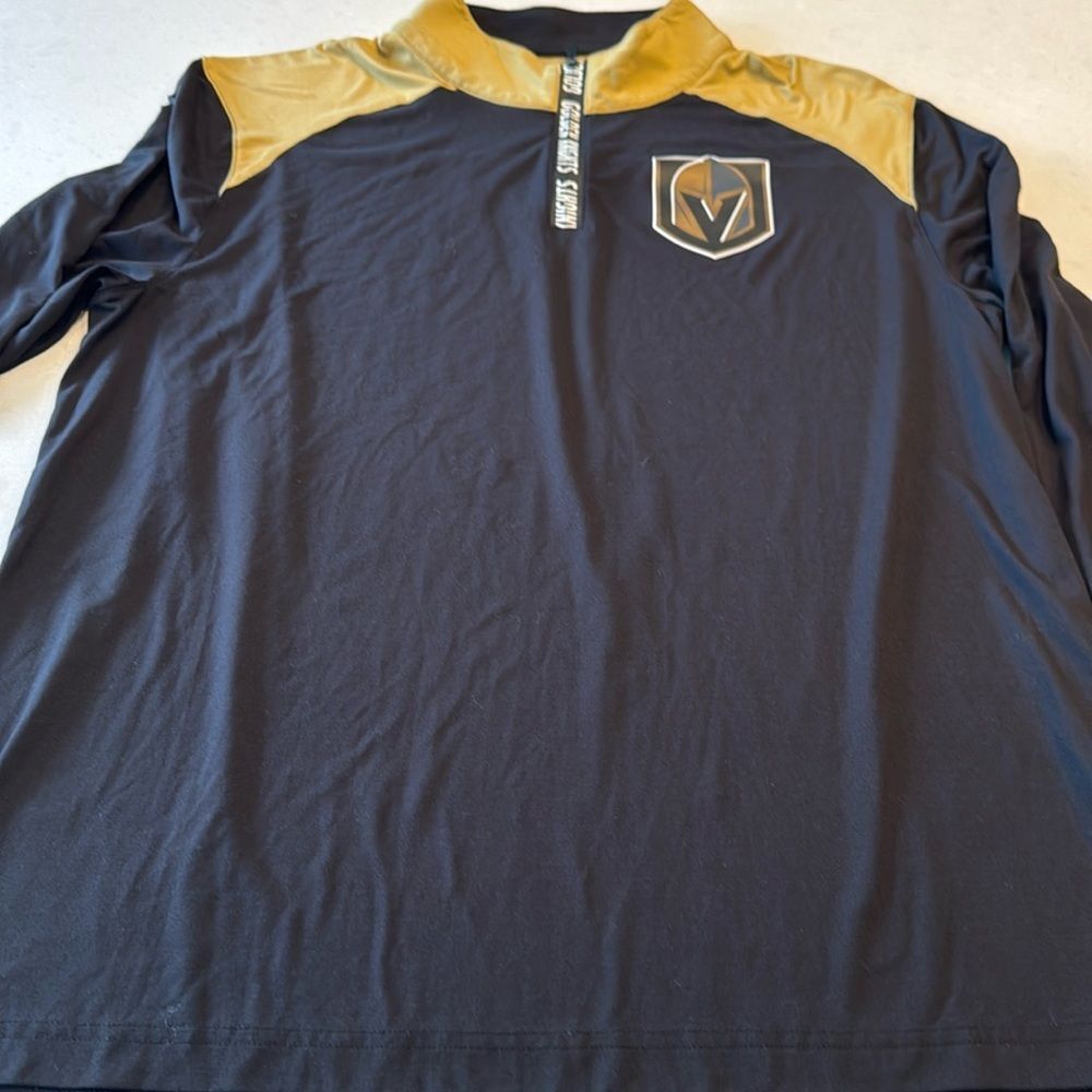 Vegas Knights NHL men’s lightweight large 1/4 zip shirt, cool rubber zipper.